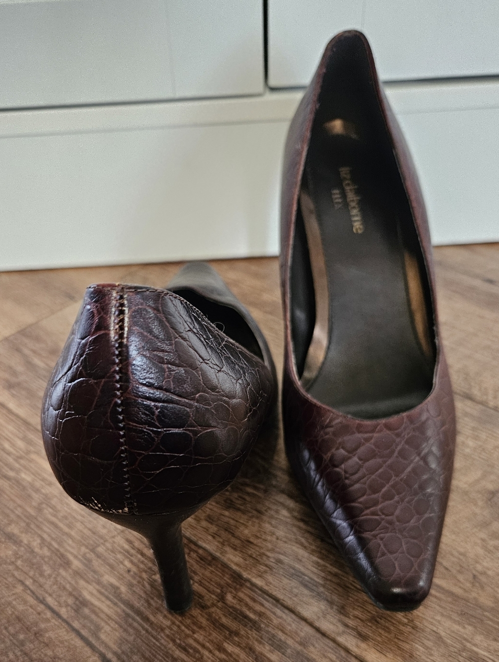 Liz Claiborne brown crocodile embossed pointed toe pumps - 3 Inches